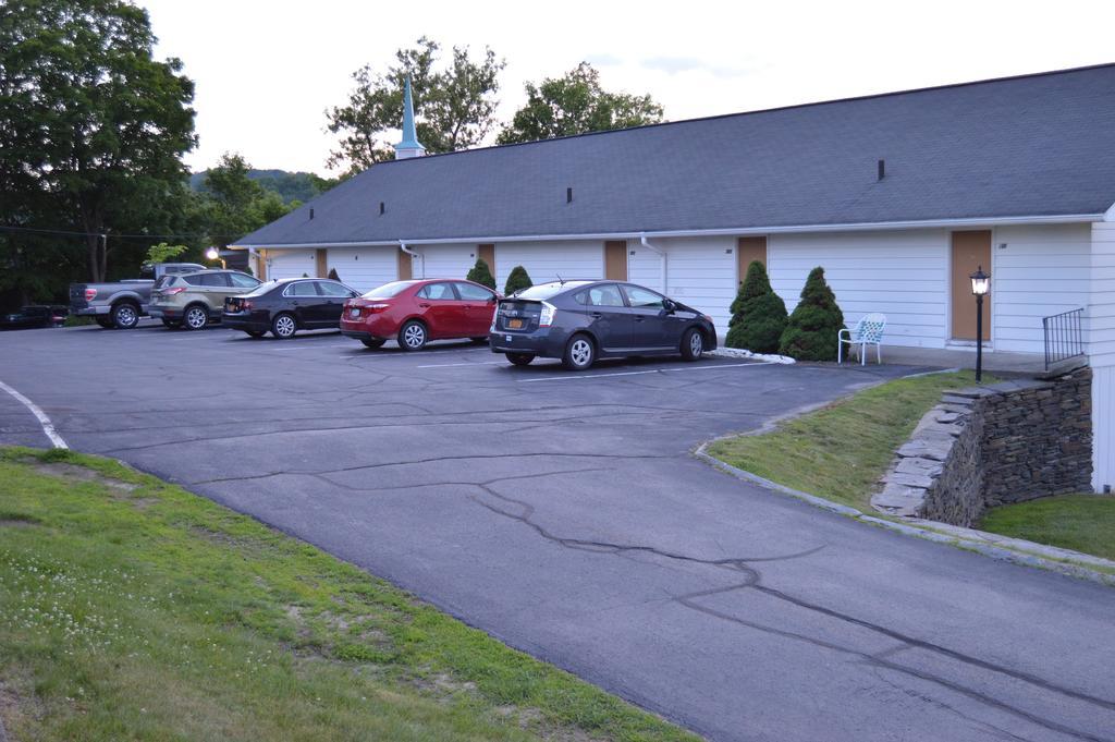 New World Inn Barre Bagian luar foto