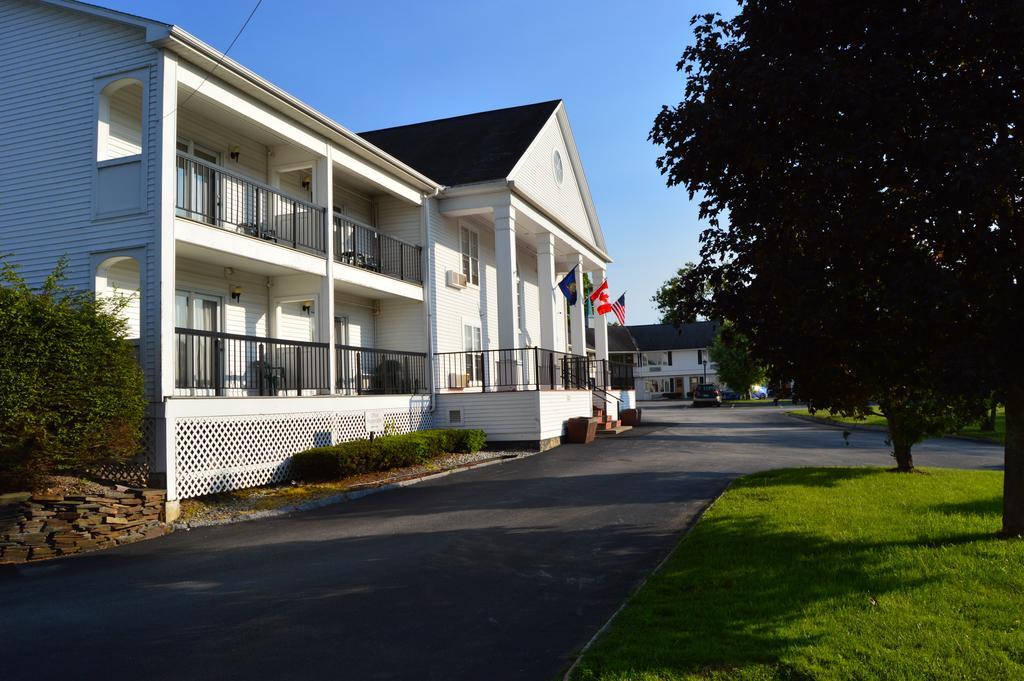New World Inn Barre Bagian luar foto