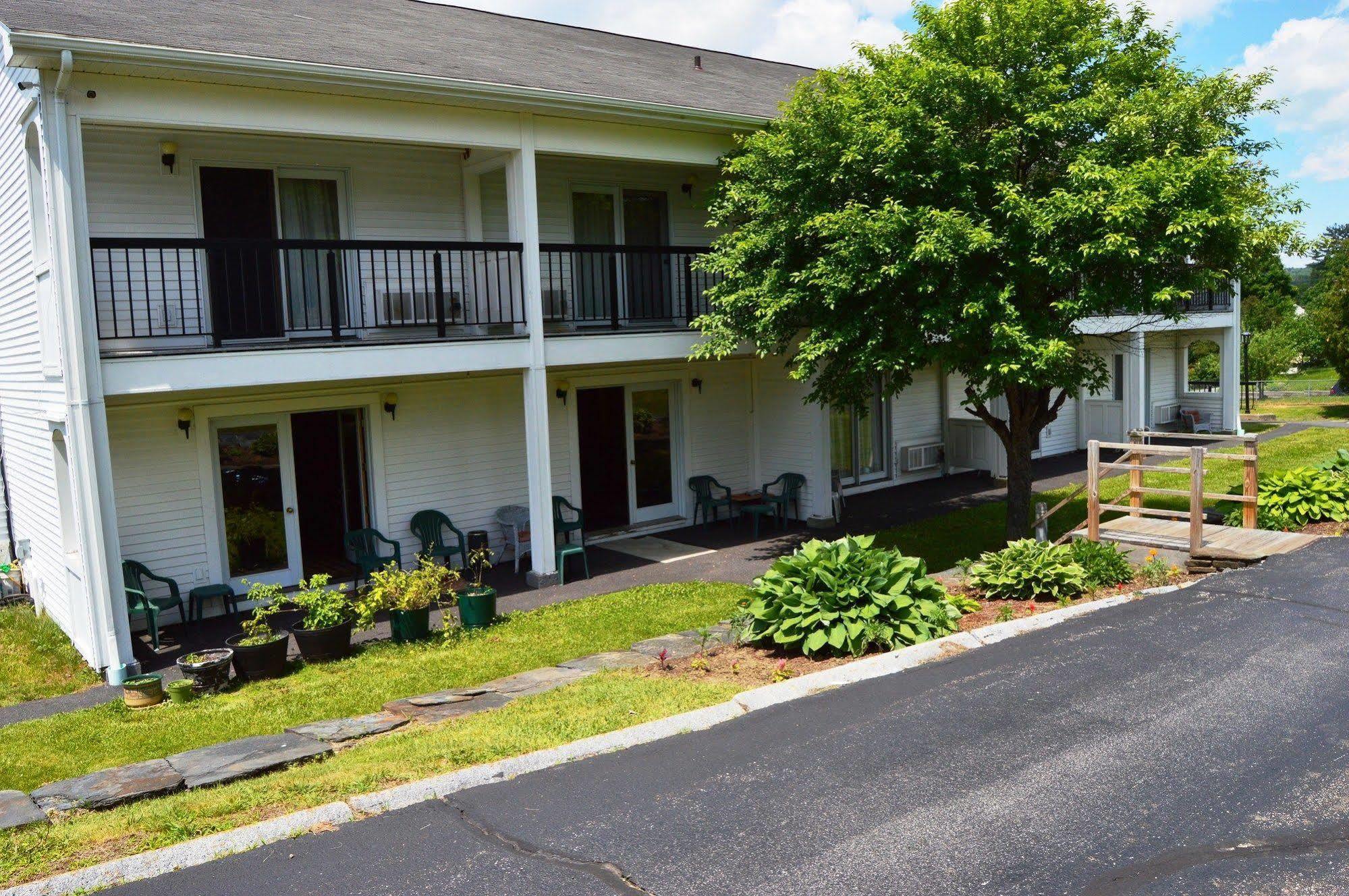 New World Inn Barre Bagian luar foto