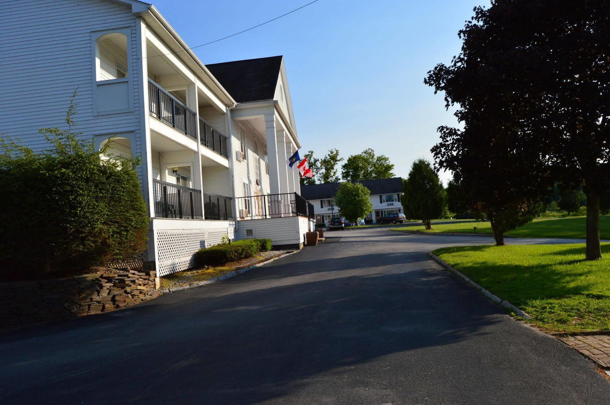 New World Inn Barre Bagian luar foto