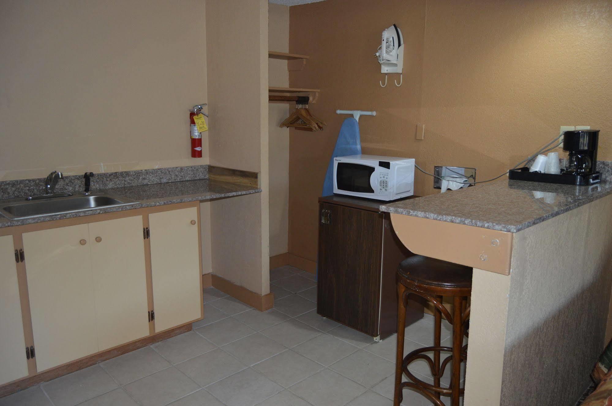 New World Inn Barre Bagian luar foto