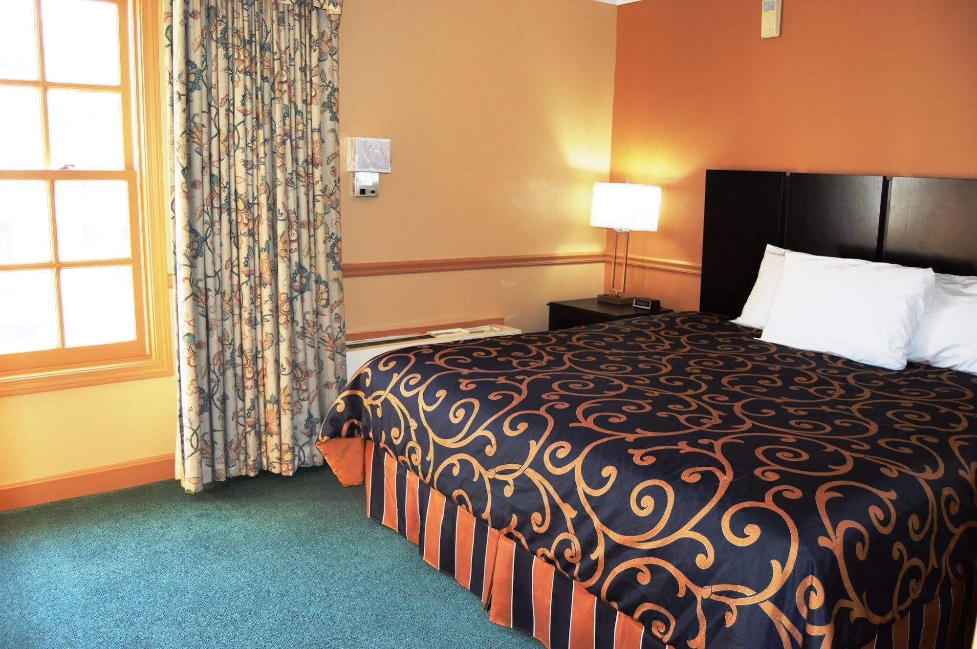 New World Inn Barre Bagian luar foto